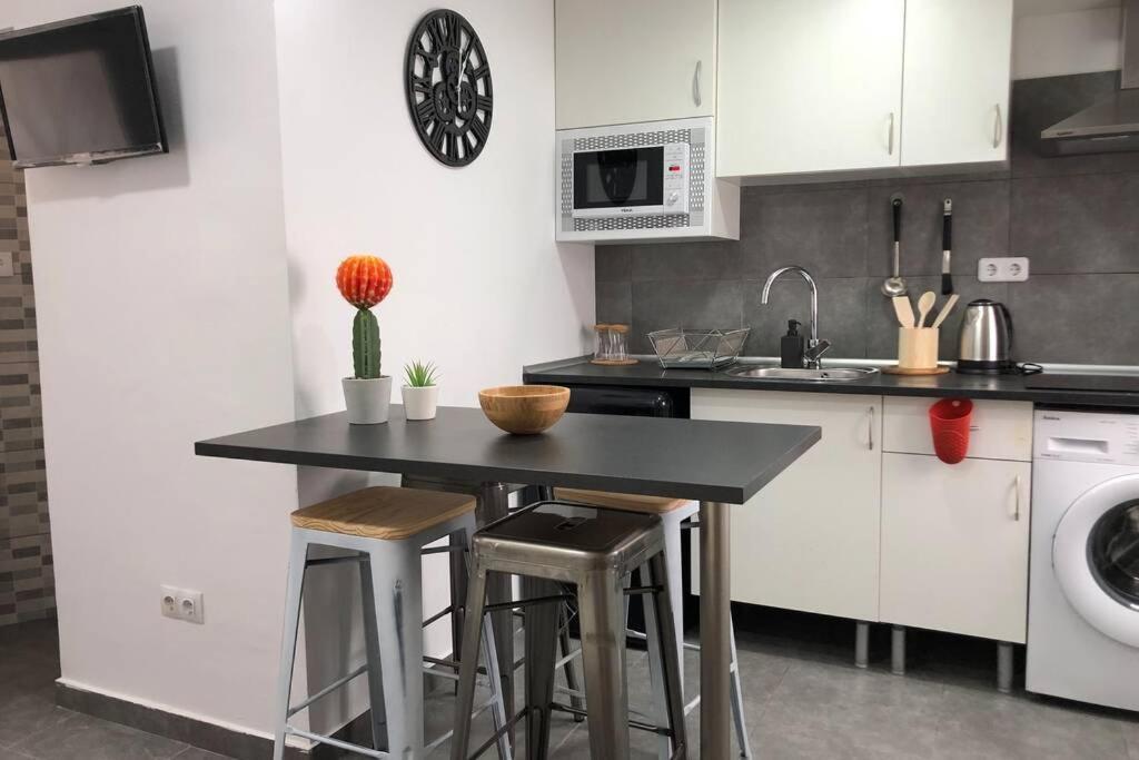 에스풀루게스데로브레가트 M4 Cool Terrace. 1 Min To Metro. 15 Min To Center 아파트 외부 사진